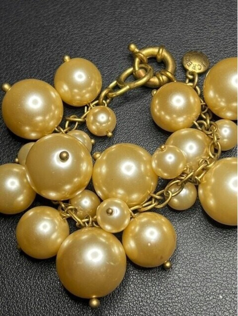 B6046 J.CREW Faux Pearl Cluster Bracelet Gold Tone Toggle Clasp 7.75" *clap wear - Picture 2 of 3